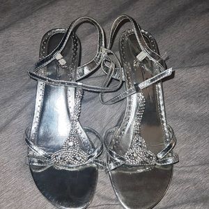 Sweet seventeen size 7 silver heels